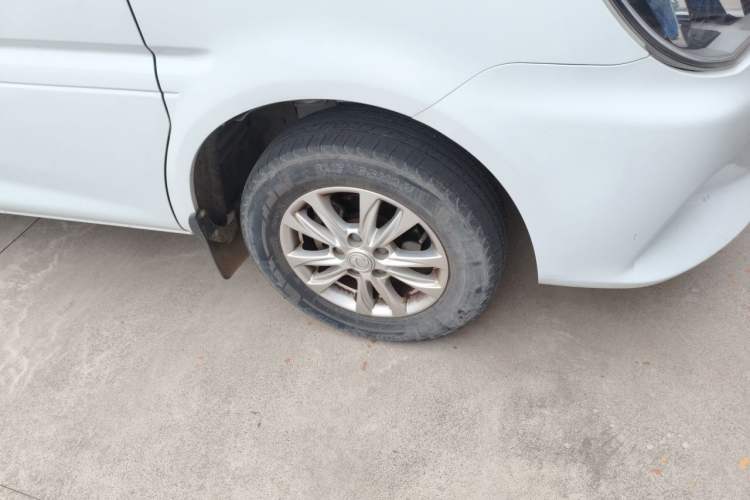 Used FORTHING Lingzhi 2020 M5L 1.6L Luxury 7-Seater Right Front Wheel Hub