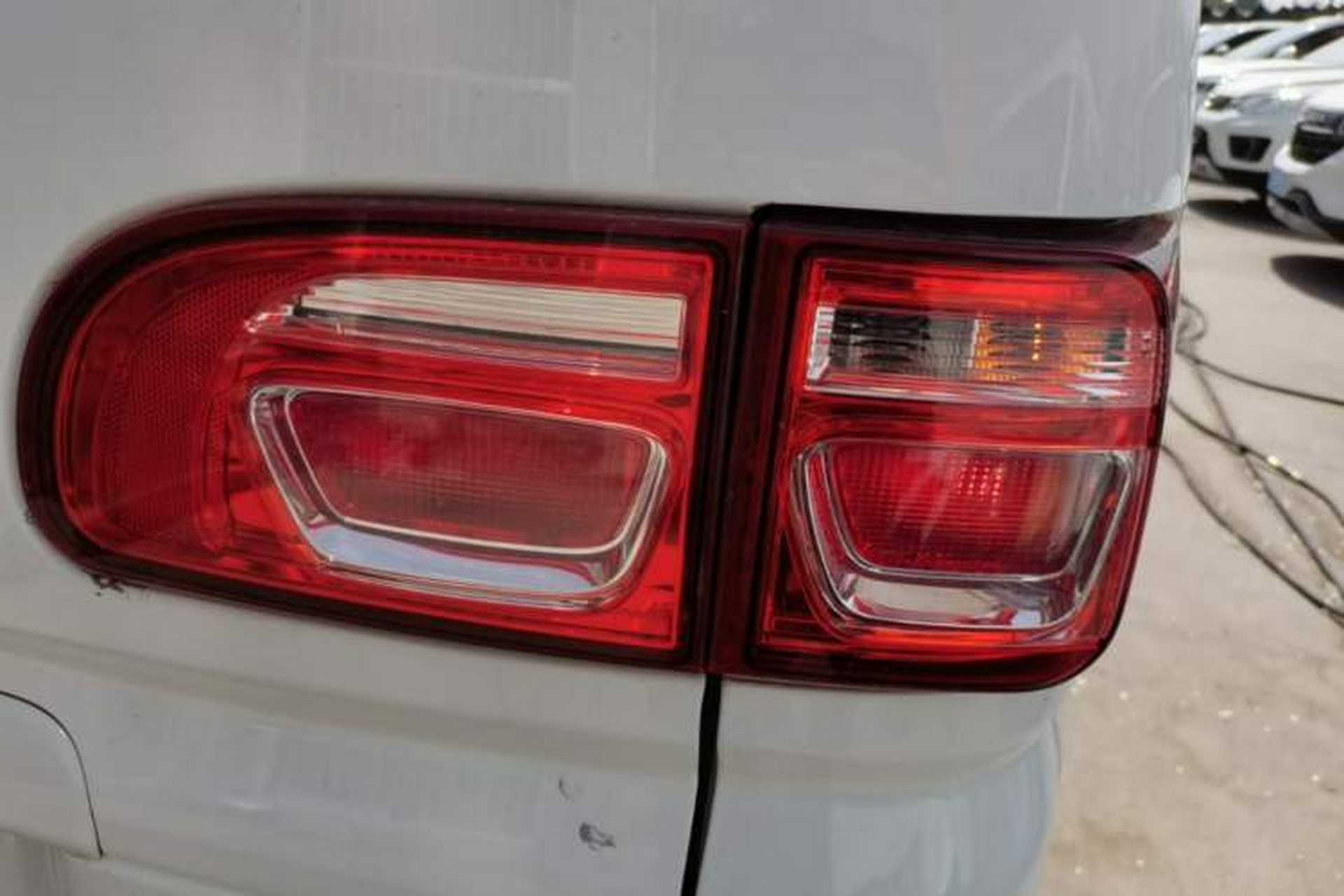Used FORTHING Lingzhi 2020 M5L 1.6L Utility Model Right Rear Taillight