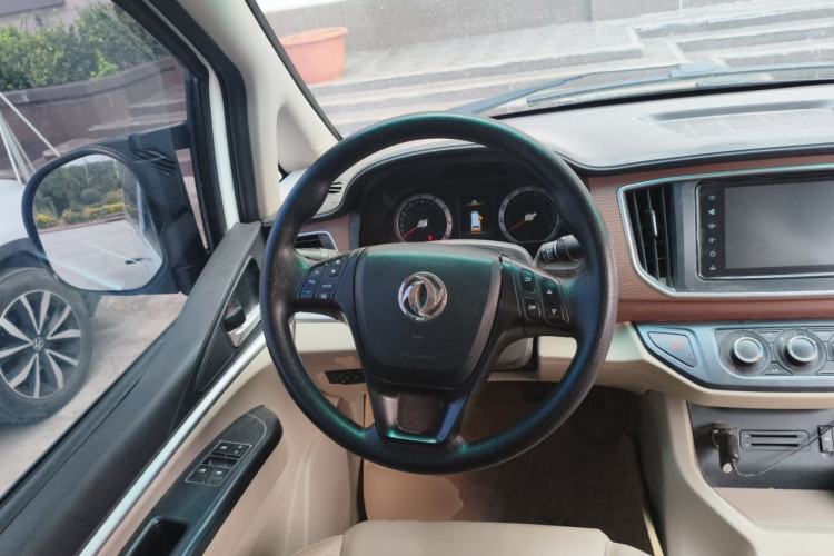 Used FORTHING Lingzhi 2020 M5L 1.6L Luxury 7-Seater Steering Wheel