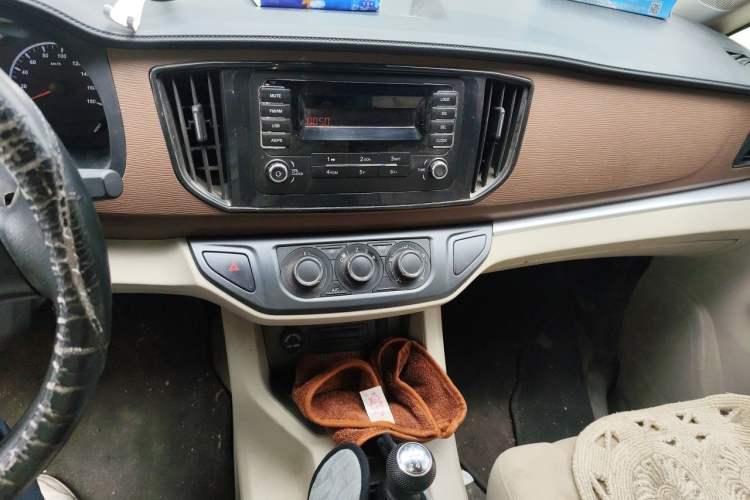 Used FORTHING Lingzhi 2020 M5L 1.6L Utility Model Audio And AC Panel