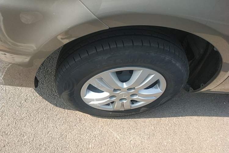Used FORTHING Lingzhi 2020 M5L 1.6L Base Model 9 Seats Left Front Wheel Hub