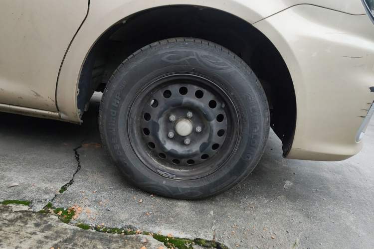 Used FORTHING Lingzhi 2020 M5L 1.6L Utility Model Right Front Wheel Hub