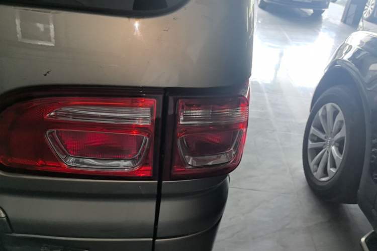 Used FORTHING Lingzhi 2020 M5L 1.6L Luxury 7-Seater Right Rear Taillight