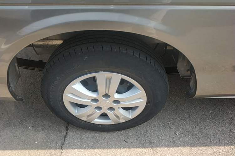 Used FORTHING Lingzhi 2020 M5L 1.6L Base Model 9 Seats Right Rear Wheel Hub