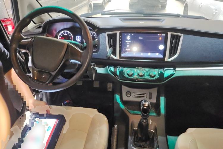 Used FORTHING Lingzhi 2021 M5L 2.0L Utility Model Interior 2