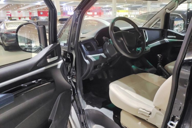 Used FORTHING Lingzhi 2021 M5L 2.0L Utility Model Interior 3