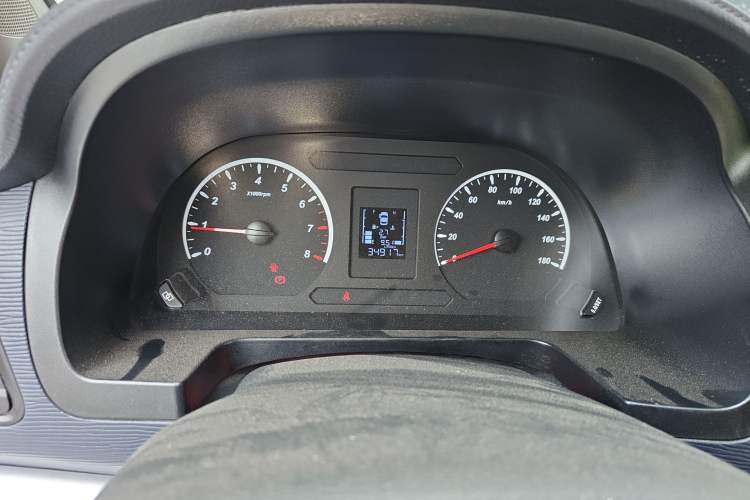 Used FORTHING Lingzhi 2021 M5L 2.0L Utility Model Odometer Close Up