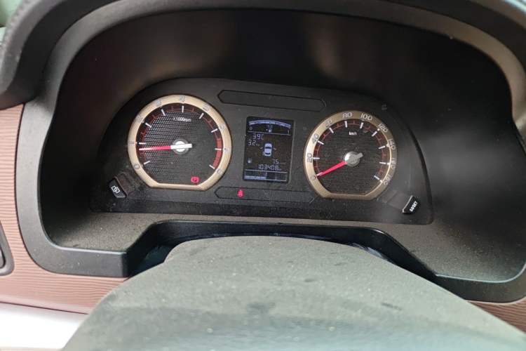 Used FORTHING Lingzhi 2021 M5L 2.0L Utility Model Odometer Close Up