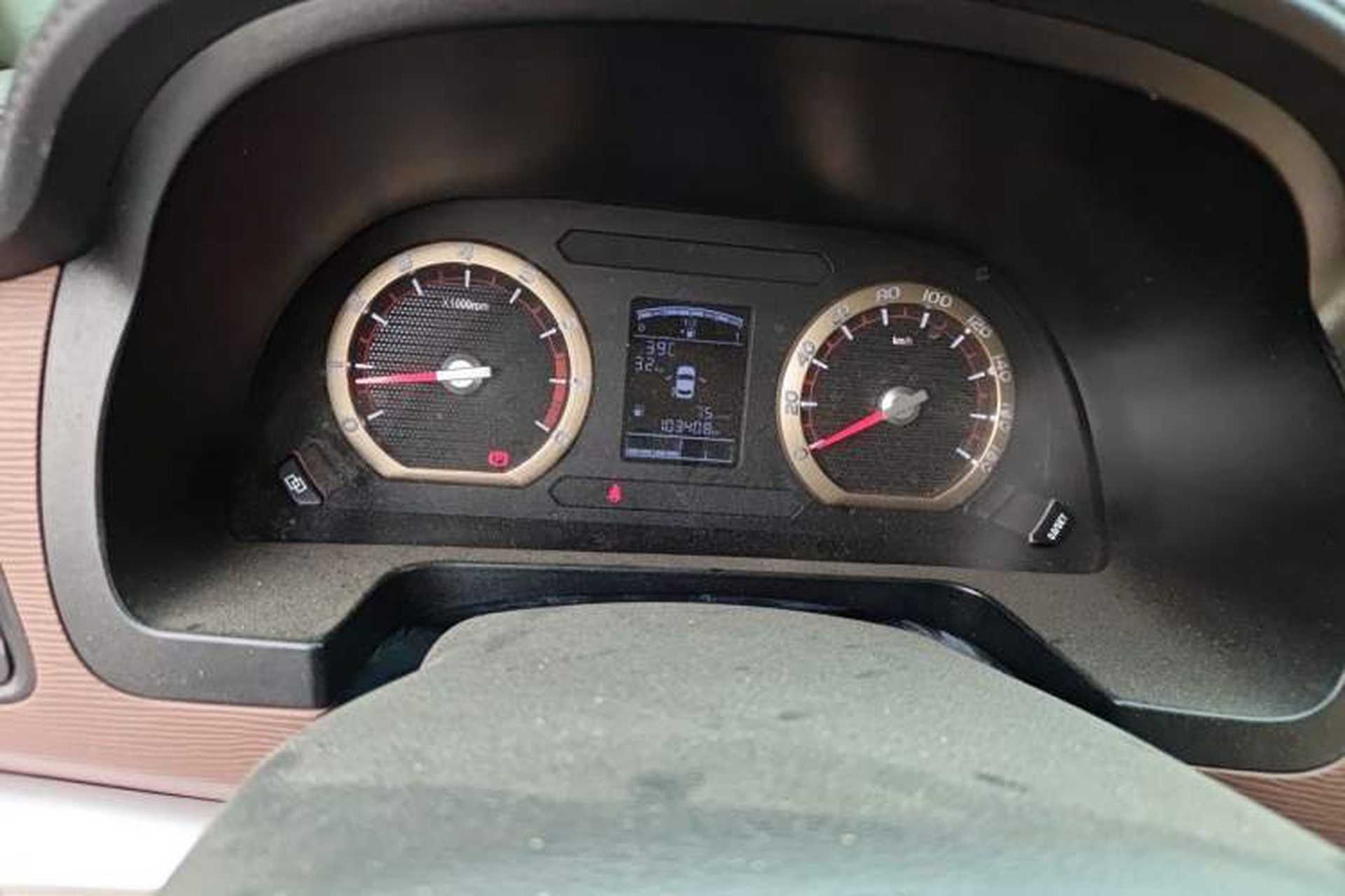 Used FORTHING Lingzhi 2021 M5L 2.0L Utility Model Odometer Close Up