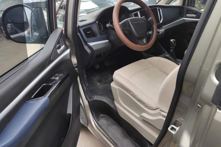 Used FORTHING Lingzhi 2021 M5L 2.0L Utility Model Driver Seat