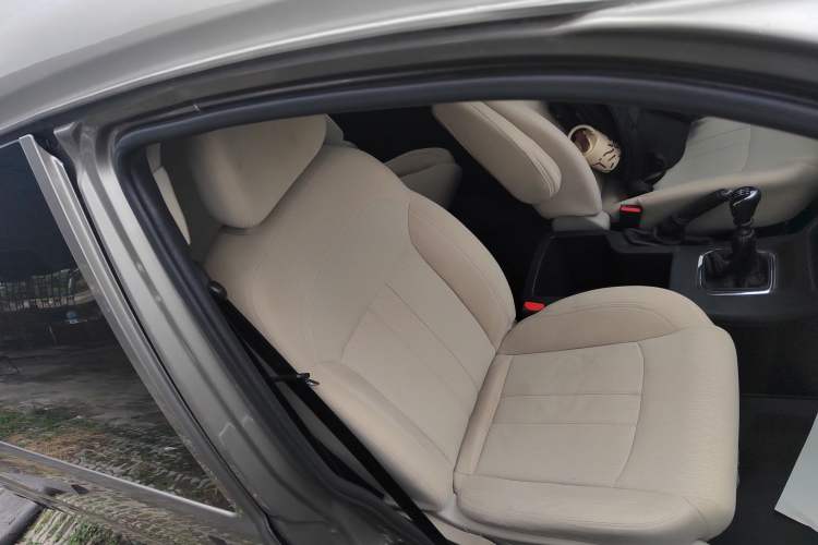 Used FORTHING Lingzhi 2021 M5L 2.0L Utility Model Right Front Seat