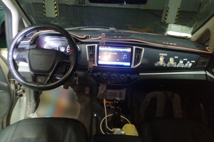 Used FORTHING Lingzhi 2021 M5L 2.0L Utility Model Center Console