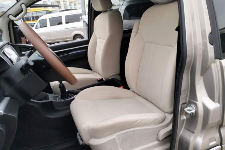 Used FORTHING Lingzhi 2021 M5L 2.0L Utility Model Interior 5