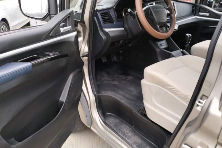 Used FORTHING Lingzhi 2021 M5L 2.0L Utility Model Interior 6