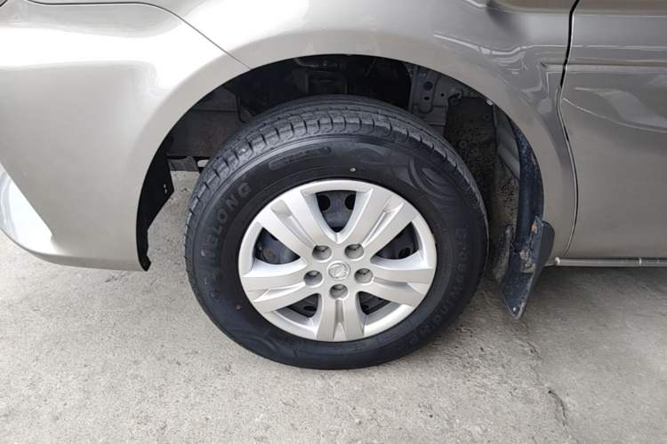 Used FORTHING Lingzhi 2021 M5L 2.0L Utility Model Left Front Wheel Hub
