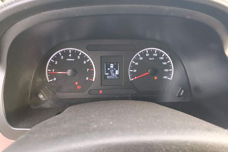 Used FORTHING Lingzhi 2021 M5L 2.0L Utility Model Odometer Close Up