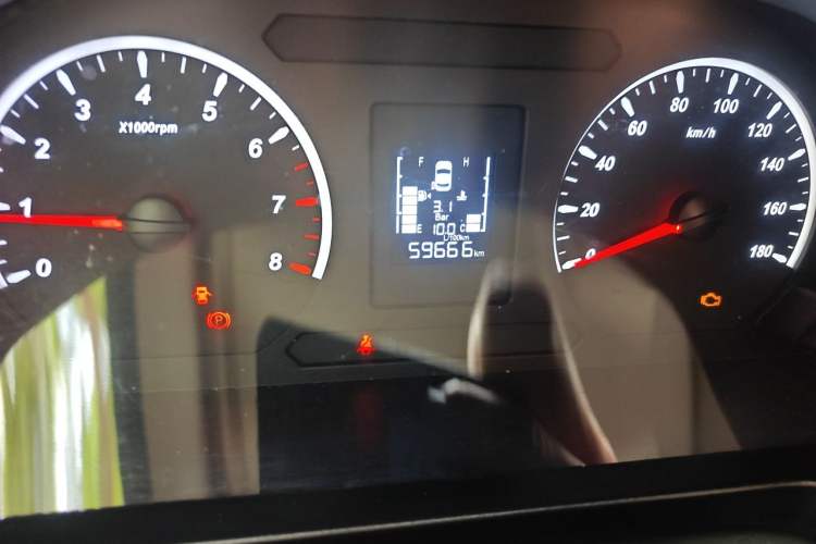 Used FORTHING Lingzhi 2021 M5L 2.0L Utility Model Odometer Close Up