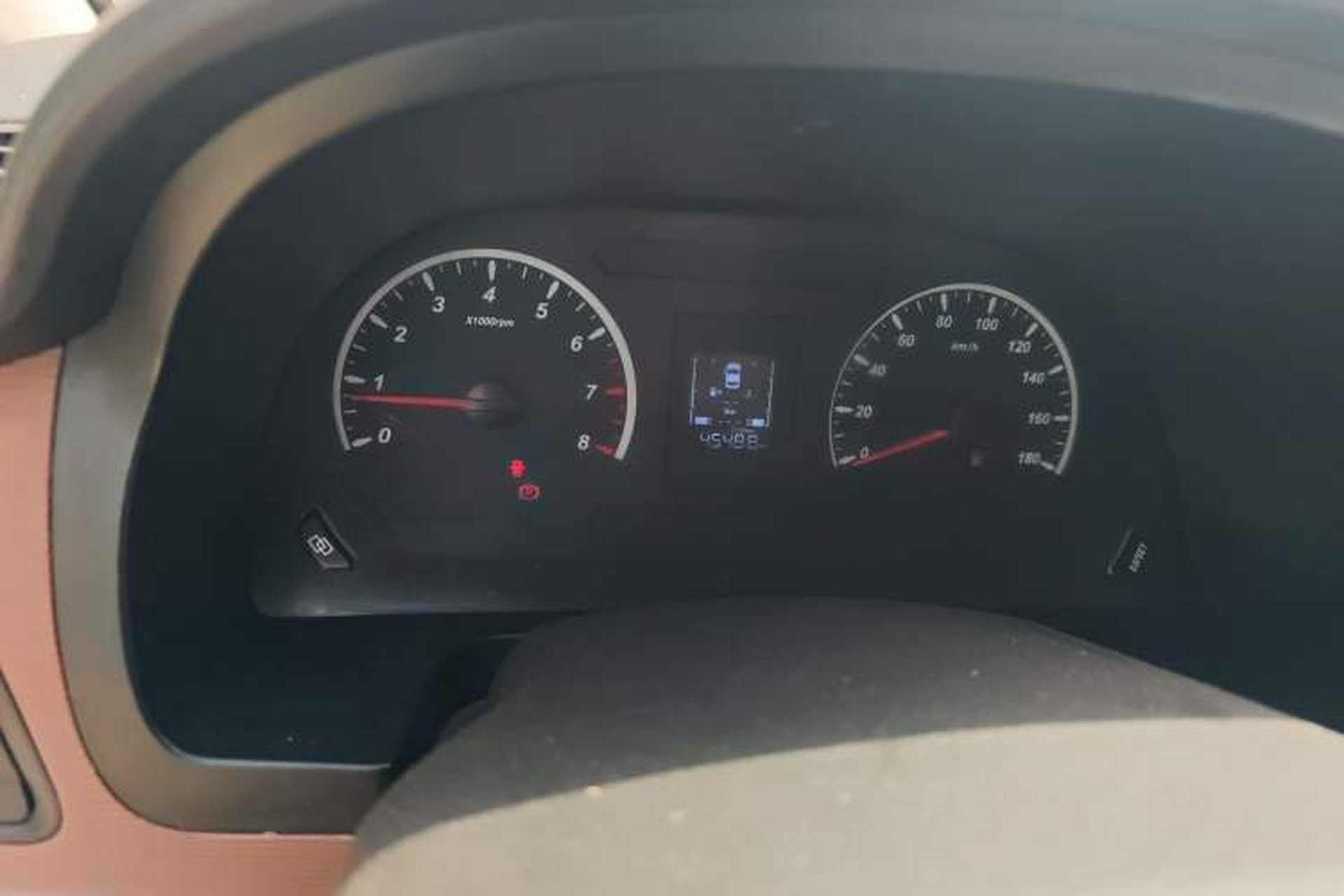 Used FORTHING Lingzhi 2021 M5L 2.0L Utility Model Odometer Close Up