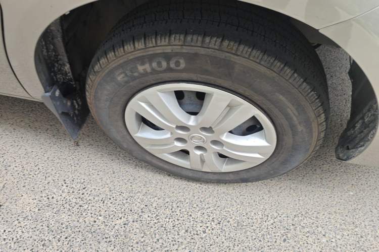Used FORTHING Lingzhi 2021 M5L 2.0L Utility Model Right Front Wheel Hub