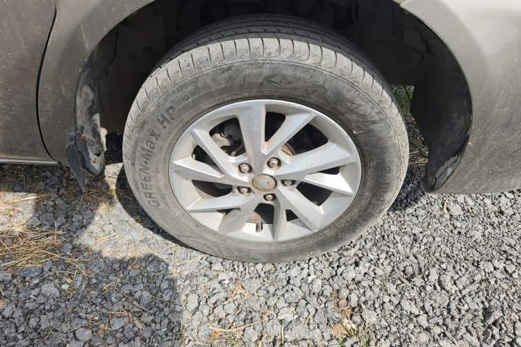 Used FORTHING Lingzhi 2021 M5L 2.0L Utility Model Right Front Wheel Hub