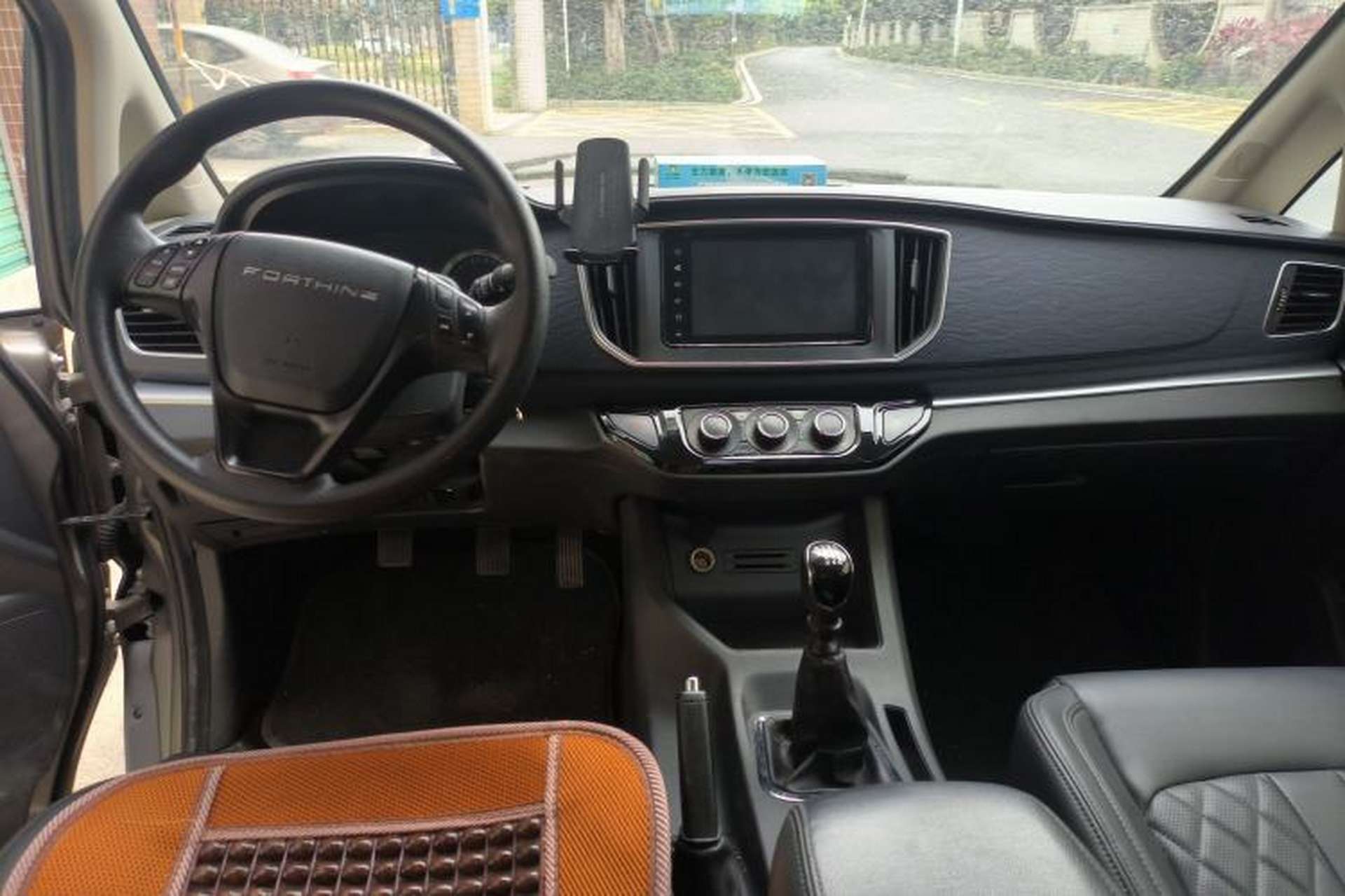 Used FORTHING Lingzhi 2021 M5L 2.0L Utility Model Center Console