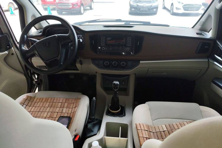 Used FORTHING Lingzhi 2021 M5L 2.0L Utility Model Interior 2