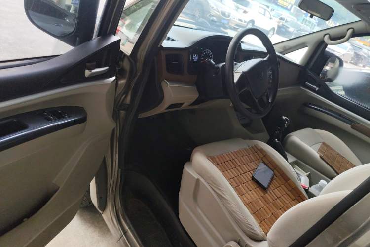 Used FORTHING Lingzhi 2021 M5L 2.0L Utility Model Interior 3