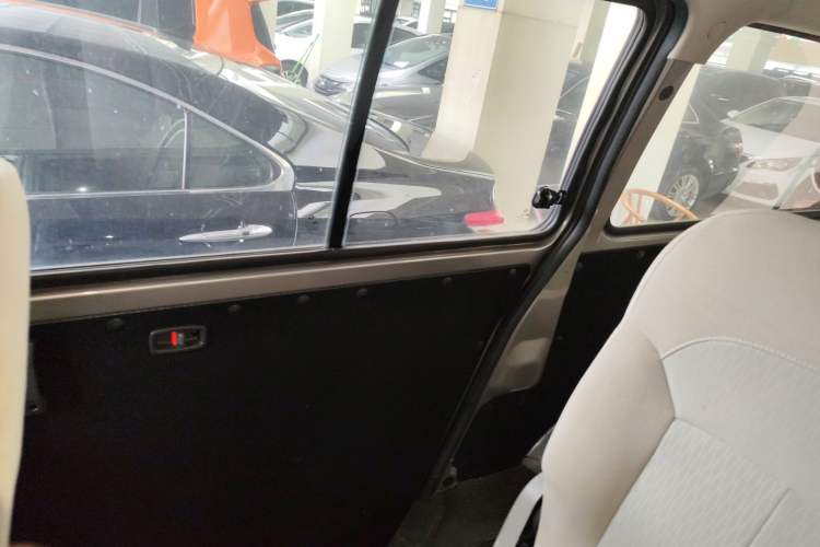 Used FORTHING Lingzhi 2021 M5L 2.0L Utility Model Interior 6