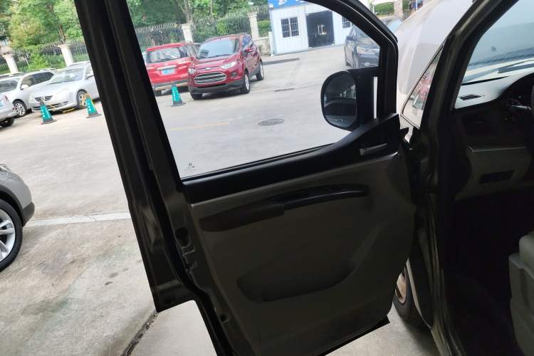 Used FORTHING Lingzhi 2021 M5L 2.0L Utility Model Interior 8