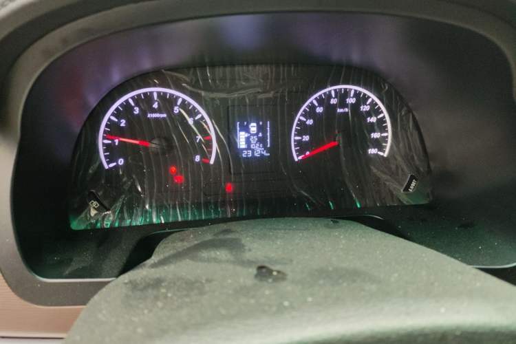 Used FORTHING Lingzhi 2021 M5L 2.0L Utility Model Odometer Close Up