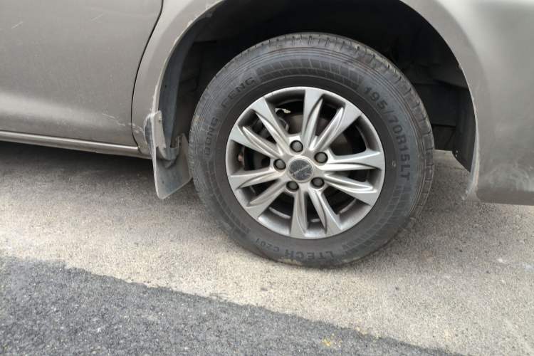 Used FORTHING Lingzhi 2021 M5L 2.0L Utility Model Right Front Wheel Hub