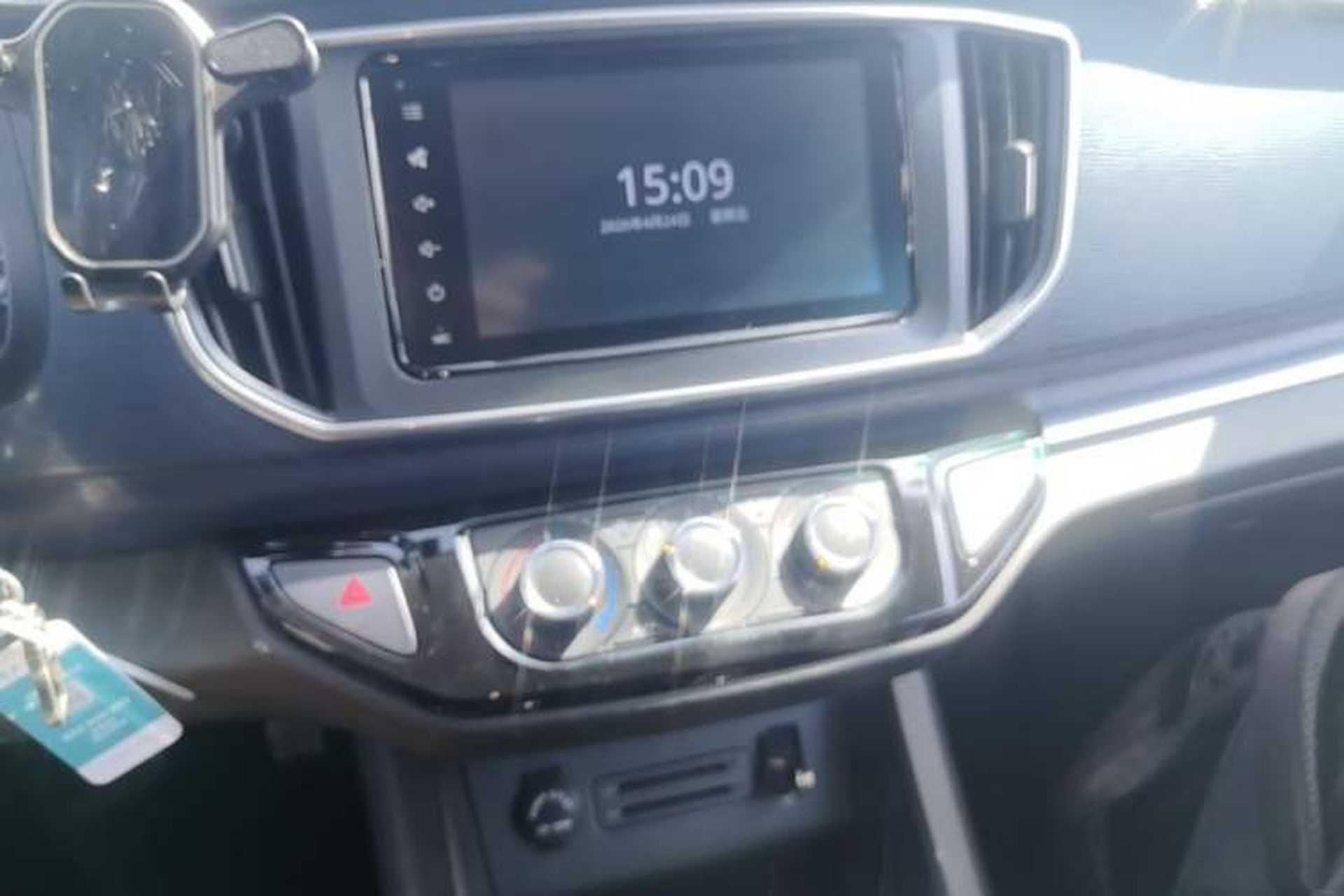 Used FORTHING Lingzhi 2022 Striving Version M5L 2.0L Luxury 7-Seater Audio And AC Panel