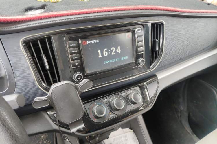 Used FORTHING Lingzhi 2022 M5 1.6L Practical Model 5 Seats Audio And AC Panel