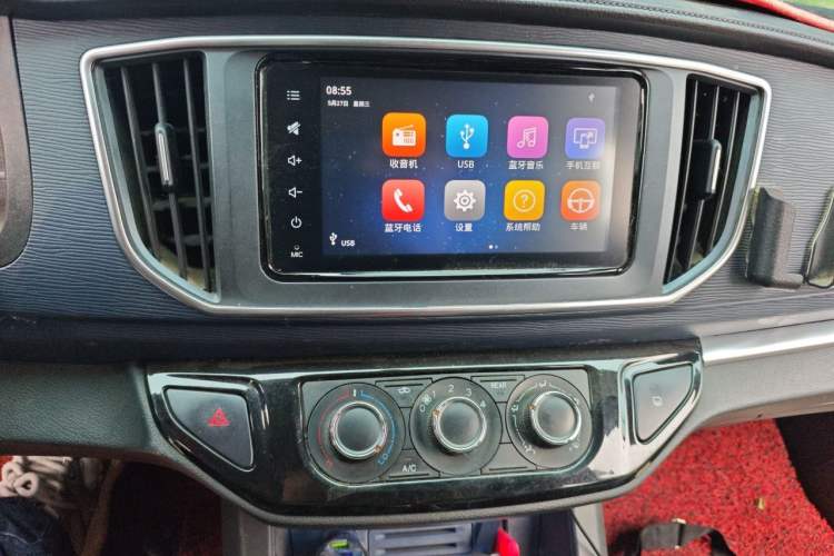 Used FORTHING Lingzhi 2022 Striving Version M5L 1.6L Luxury 7-Seater Audio And AC Panel