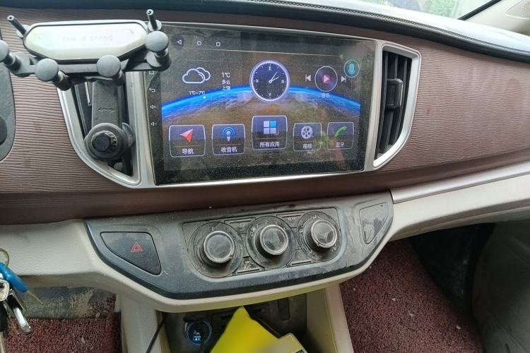 Used FORTHING Lingzhi 2022 M5L 1.6L Utility Model 7 Seats Audio And AC Panel