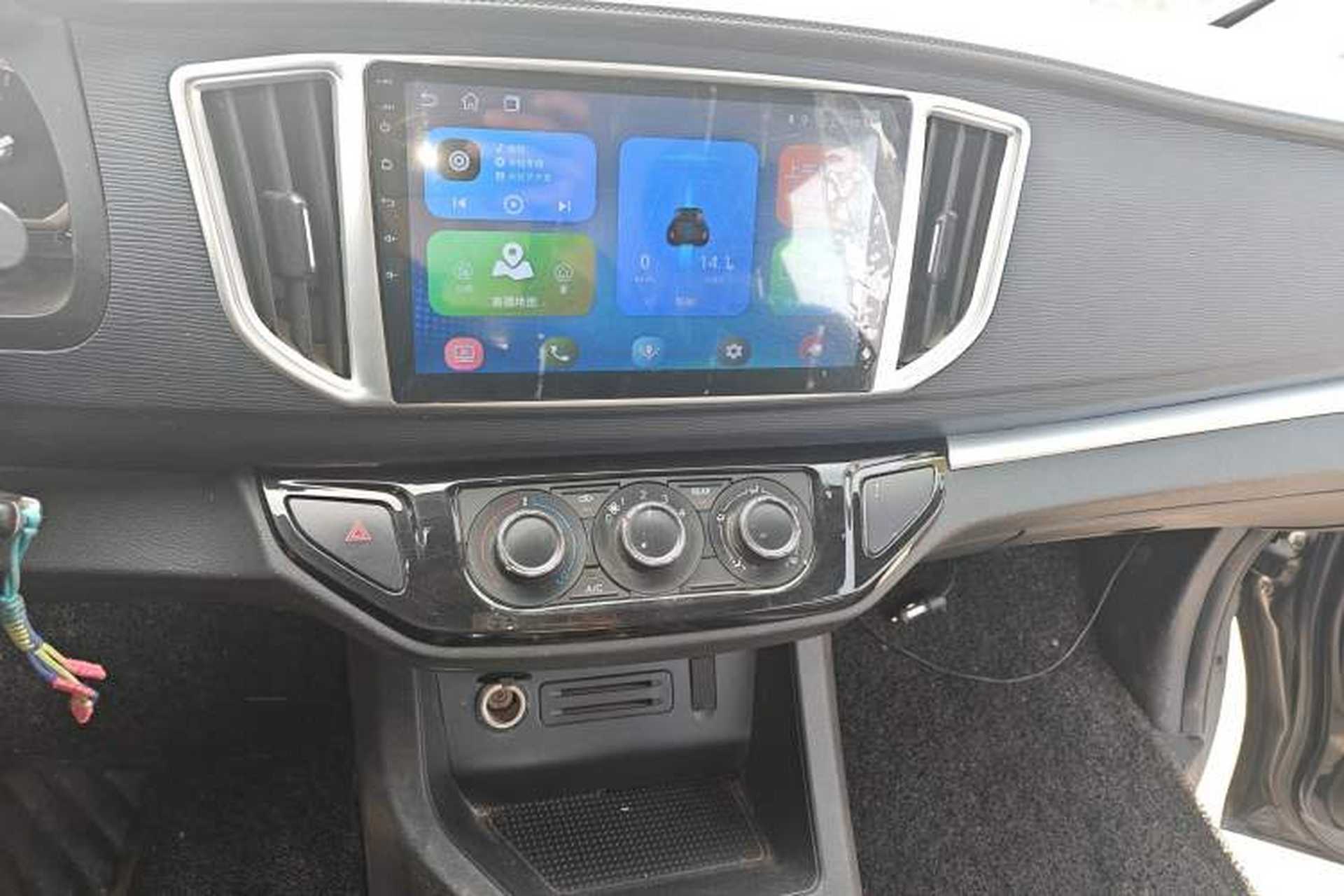 Used FORTHING Lingzhi 2022 Entry-Level M5L 2.0L Basic Version 7 Seats Audio And AC Panel