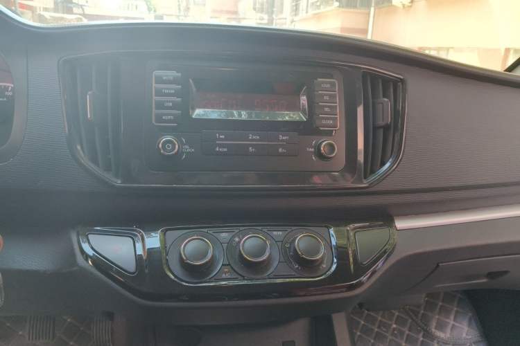 Used FORTHING Lingzhi 2022 M5L 1.6L Utility Model 7 Seats Audio And AC Panel