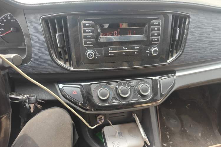 Used FORTHING Lingzhi 2022 M5L 1.6L Utility Model 7 Seats Audio And AC Panel