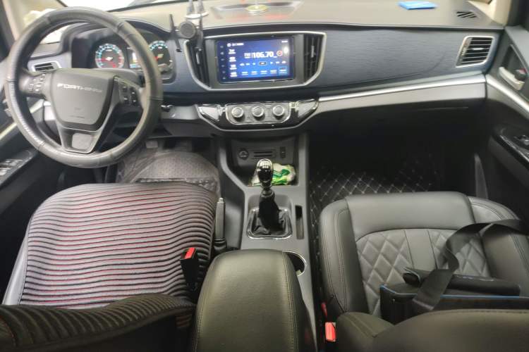 Used FORTHING Lingzhi 2022 Striving Version M5L 2.0L Luxury 7-Seater Center Console