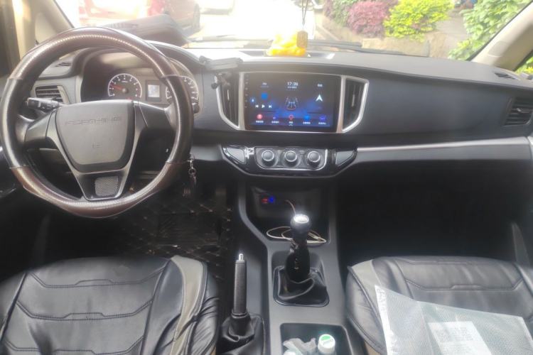 Used FORTHING Lingzhi 2022 M5L 1.6L Utility Model 7 Seats Center Console