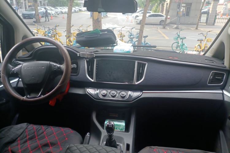 Used FORTHING Lingzhi 2022 Striving Version M5L 2.0L Luxury 7-Seater Center Console