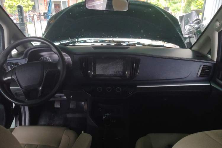 Used FORTHING Lingzhi 2022 Striving Version M5L 1.6L Base Model 7 Seats Center Console