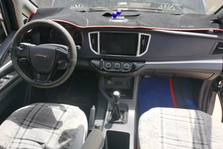 Used FORTHING Lingzhi 2022 M5 1.6L Practical Model 5 Seats Center Console