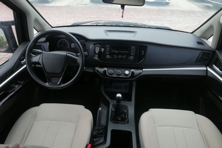 Used FORTHING Lingzhi 2022 M5 1.6L Practical 7-Seater Center Console