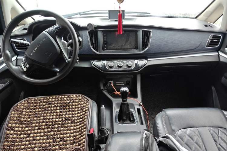 Used FORTHING Lingzhi 2022 Striving Version M5L 1.6L Luxury 7-Seater Center Console