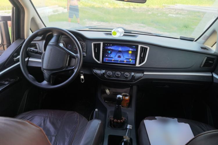 Used FORTHING Lingzhi 2022 M5 1.6L Practical 7-Seater Center Console