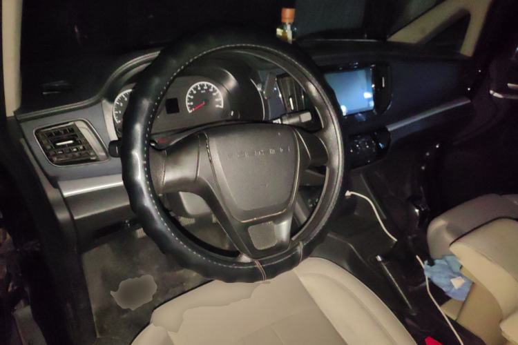Used FORTHING Lingzhi 2022 Striving Version M5L 1.6L Base Model 7 Seats Center Console