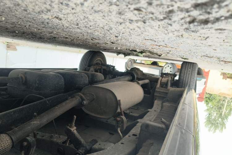 Used FORTHING Lingzhi 2022 Striving Version M5L 1.6L Luxury 7-Seater Chassis Front Right