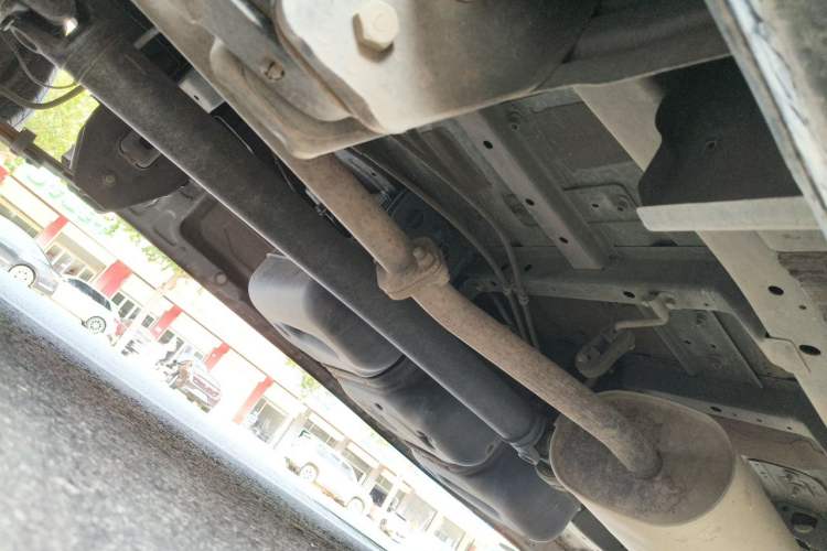 Used FORTHING Lingzhi 2022 M5 1.6L Practical 7-Seater Chassis Front Right