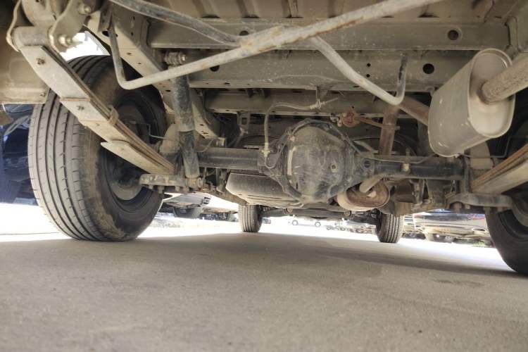Used FORTHING Lingzhi 2022 M5L 1.6L Utility Model 7 Seats Chassis Rear